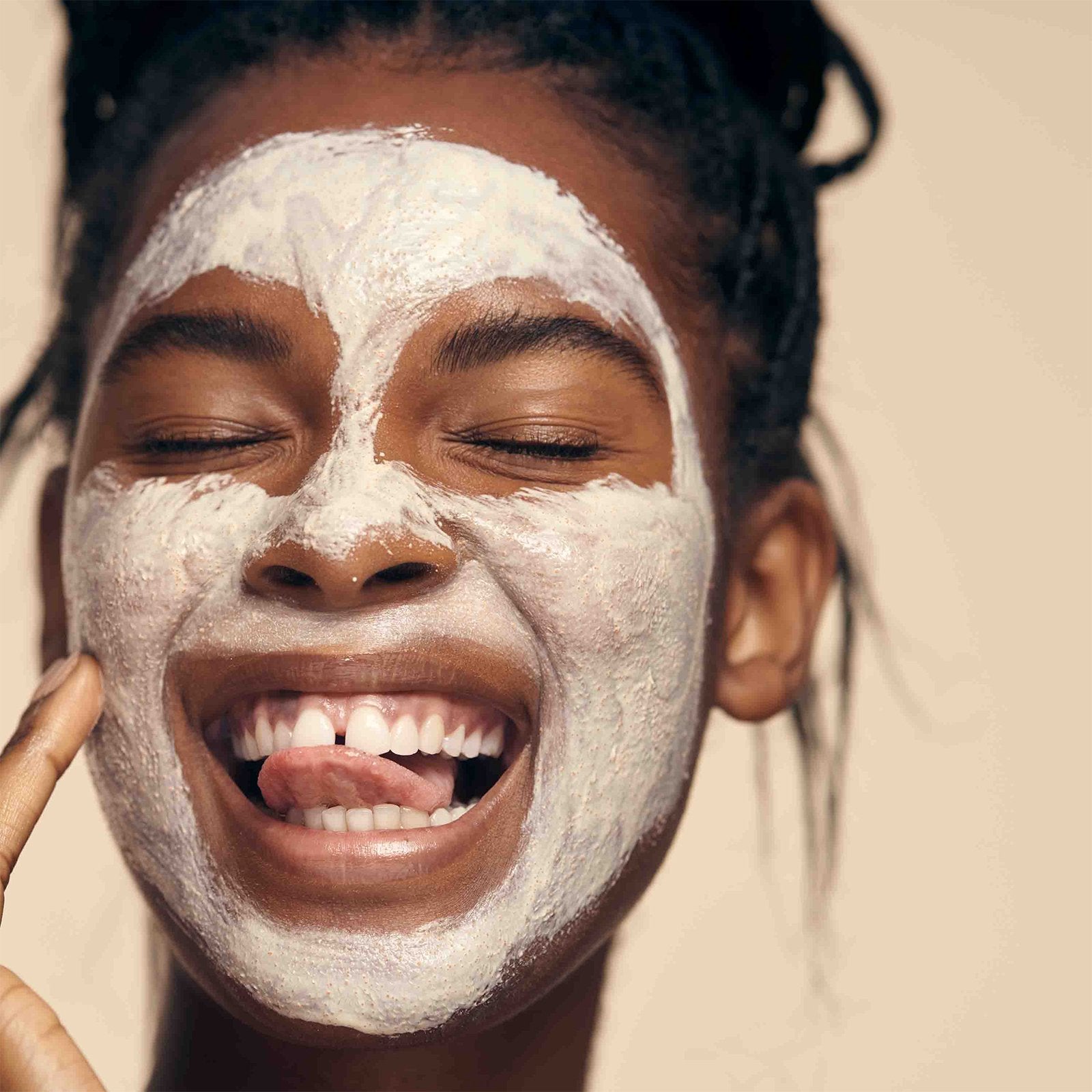 African American model wearing Purifying 2-in-1 Pumpkin Pore Detox Mask & Scrub on her face which rejuvenates the skin